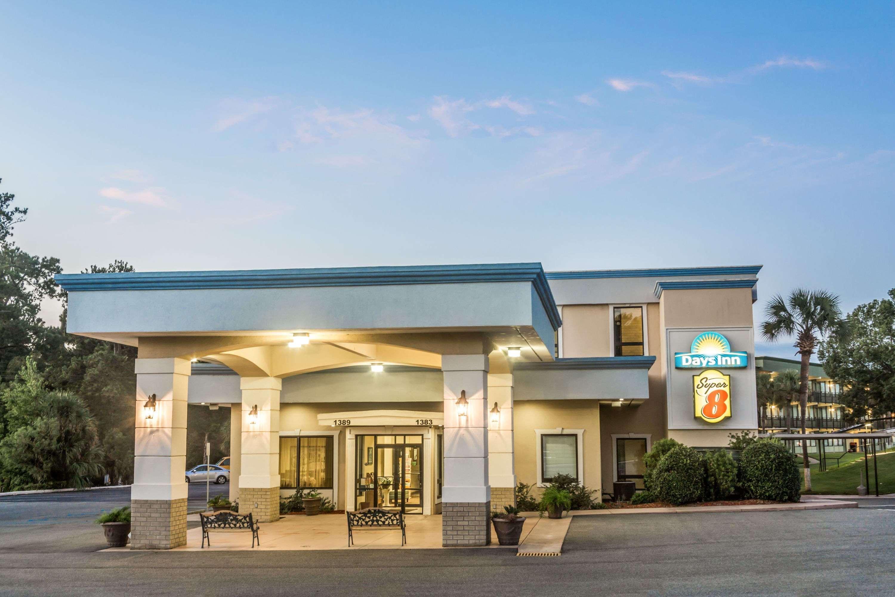 Super 8 By Wyndham Valdosta Mall Eksteriør billede
