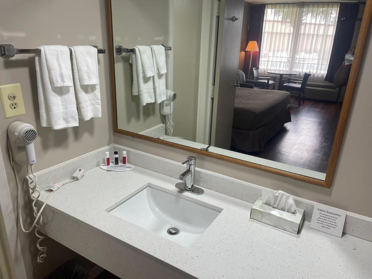 Super 8 By Wyndham Valdosta Mall Eksteriør billede